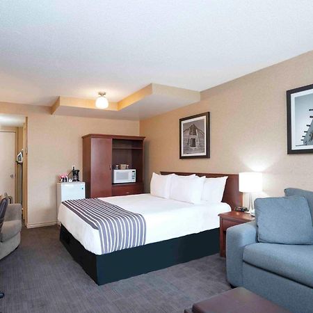 Sandman Inn Princeton Bagian luar foto