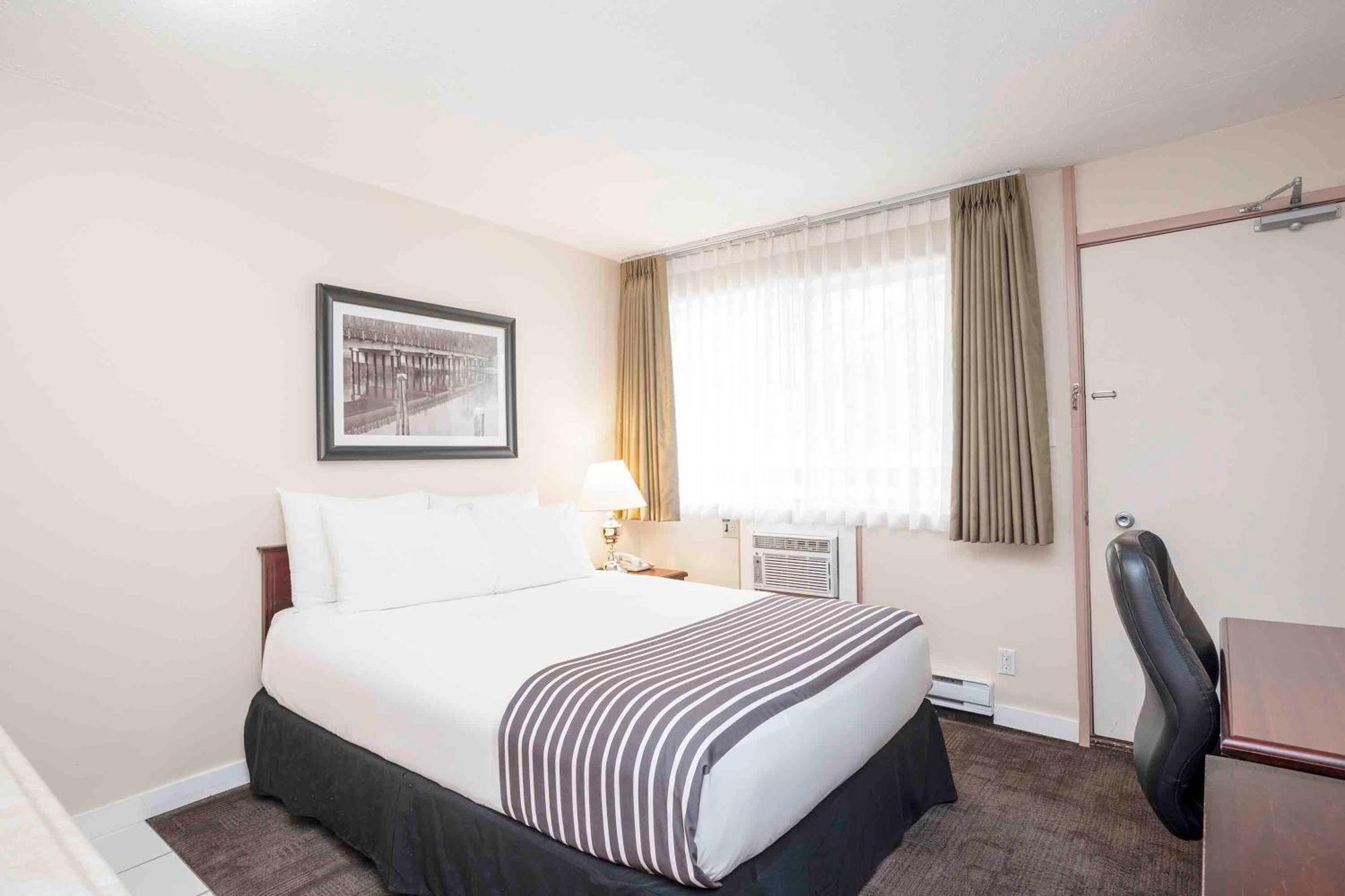 Sandman Inn Princeton Bagian luar foto